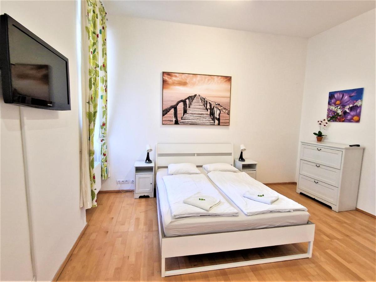 Reznicka Apartments Prag Exterior foto